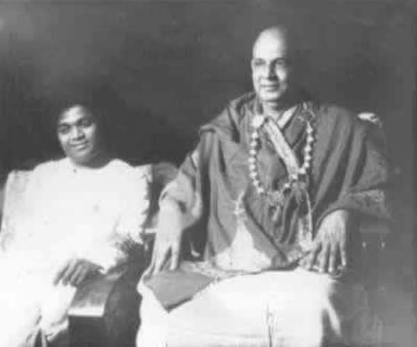 Sathya Sai Baba_and Swami Sivananda at Rishikesh